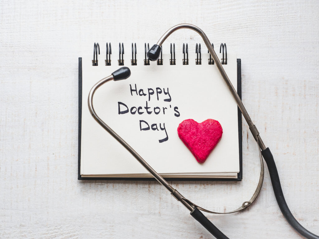 Notepad that says Happy Doctor's Day